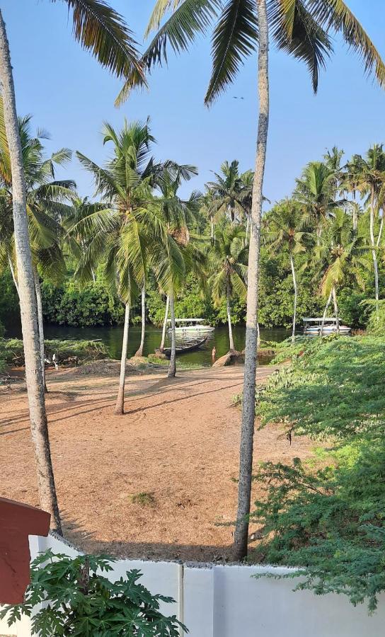 Poovar Sea View Rooms And Boating Family & Couple Only Bagian luar foto